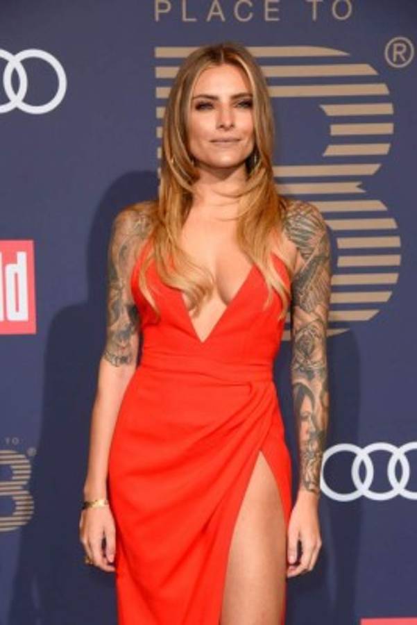 Fotos: Karius planta al Liverpool y se marcha a Grecia con su espectacular novia