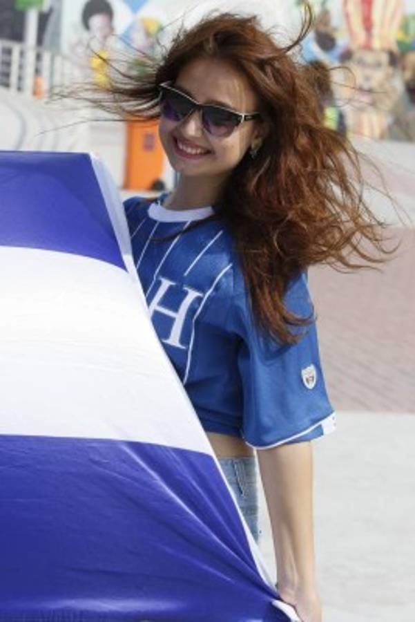 FOTOS: Las bellas chicas que calientan el juego Honduras-Portugal