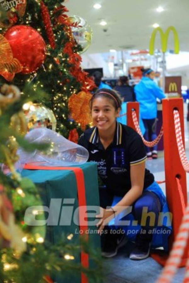 Chicas Sub20 de Honduras se relajan en centro comercial de San Pedro Sula