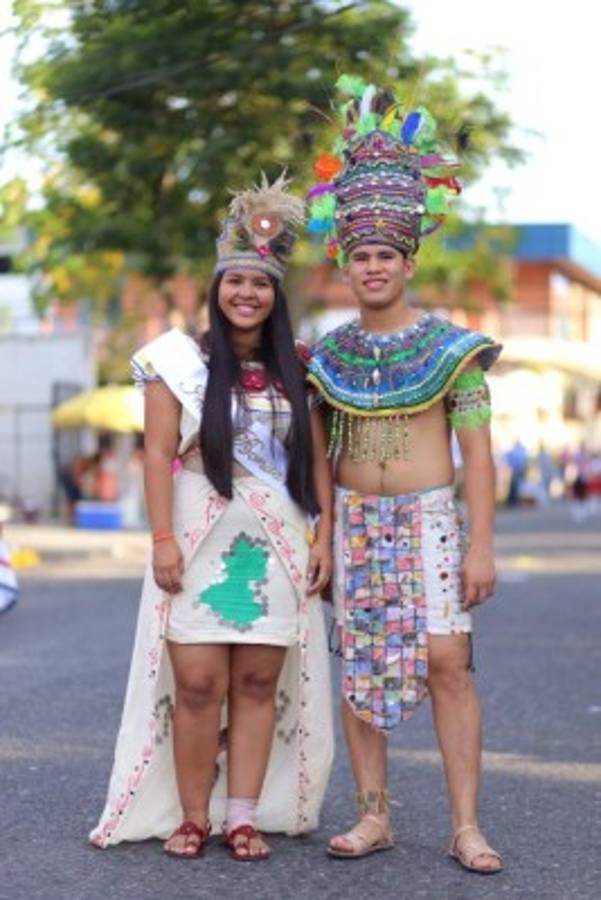 FOTOS: Las bellas chicas que adornan las fiestas patrias de Honduras