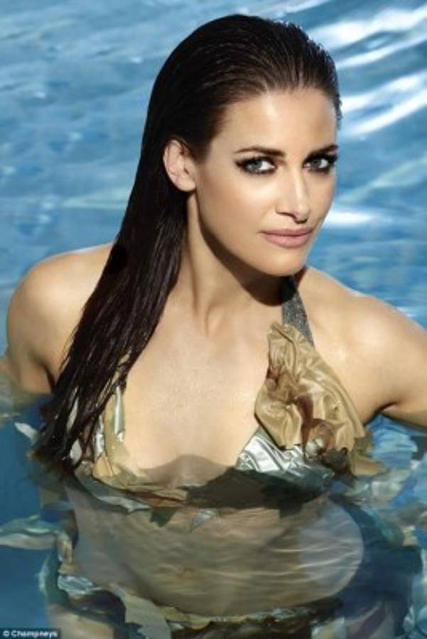 ¡ESCÁNDALO MUNDIAL! Acusan a sexy periodista de salir ebria en programa deportivo