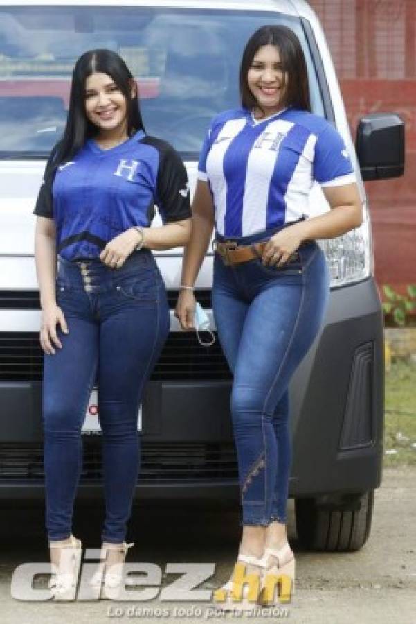 Bellas presentadoras y aficionadas deslumbraron en el estadio Olímpico para el Honduras-Panamá