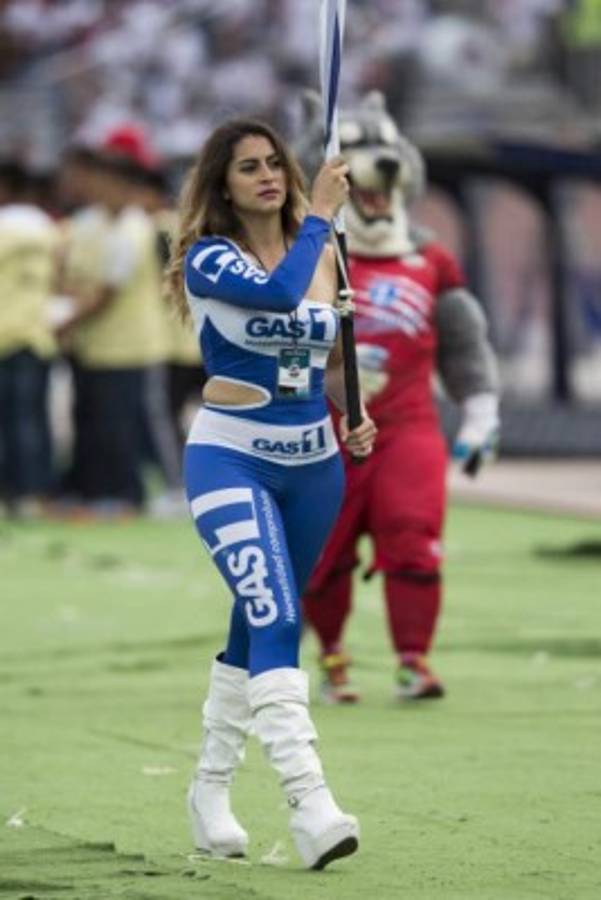 ¡MAMACITAS! En México dejan de ver los partidos por estas hermosas distracciones