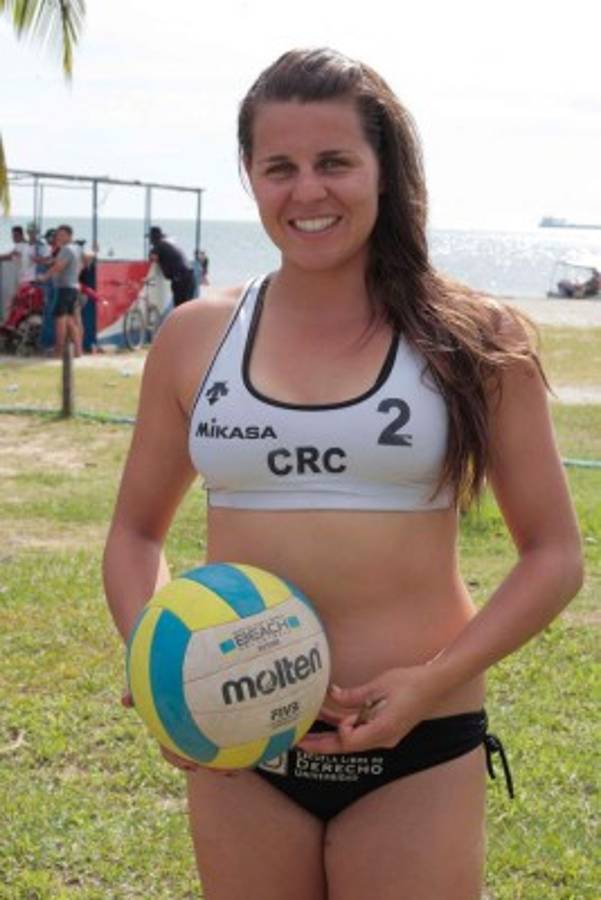 Las reinas del voleibol de playa en Puerto Cortés
