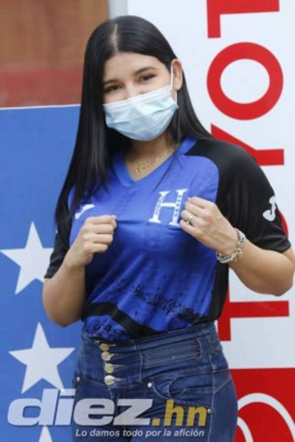 Bellas presentadoras y aficionadas deslumbraron en el estadio Olímpico para el Honduras-Panamá