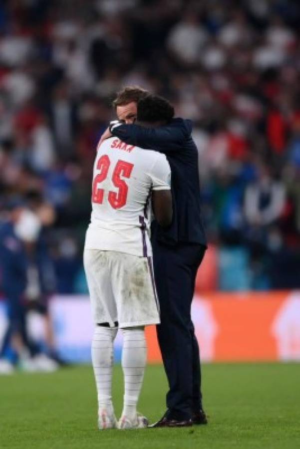 En fotos: Celebración pasionante de Italia, derrumbe total de Inglaterra y los invitados de lujo en Wembley