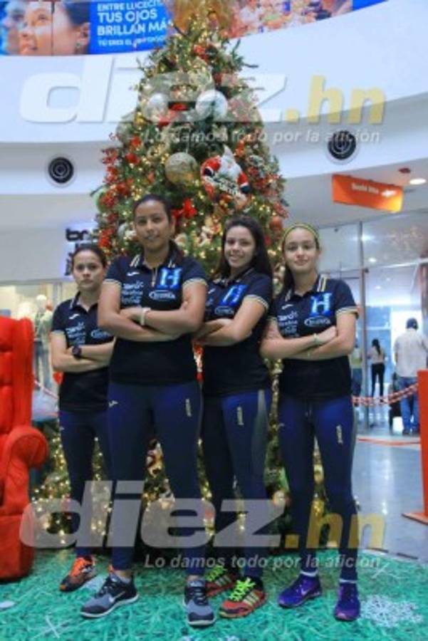 Chicas Sub20 de Honduras se relajan en centro comercial de San Pedro Sula