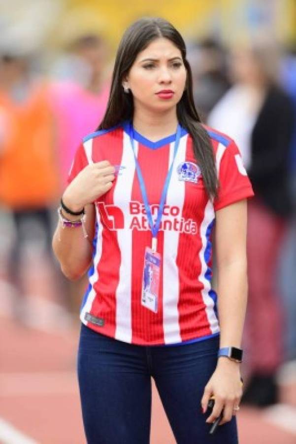 Las lindas chicas que robaron suspiros en el clásico Olimpia-Motagua en el Olímpico