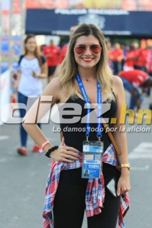 ¡Belleza! Las encantadoras chicas que adornaron el Panamá-Honduras