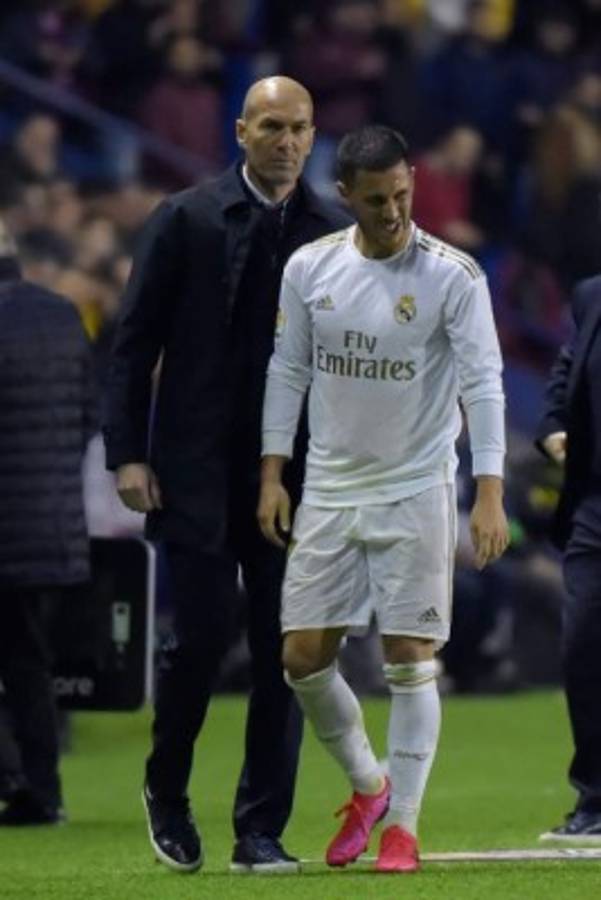 Caras largas, el gesto de Hazard tras la nueva lesión y el 'look' de Isco en la derrota del Real Madrid  
