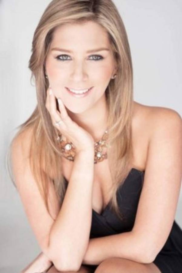 Andrea Guerrero, la bella periodista que se emocionó al entrevistar a James Rodríguez