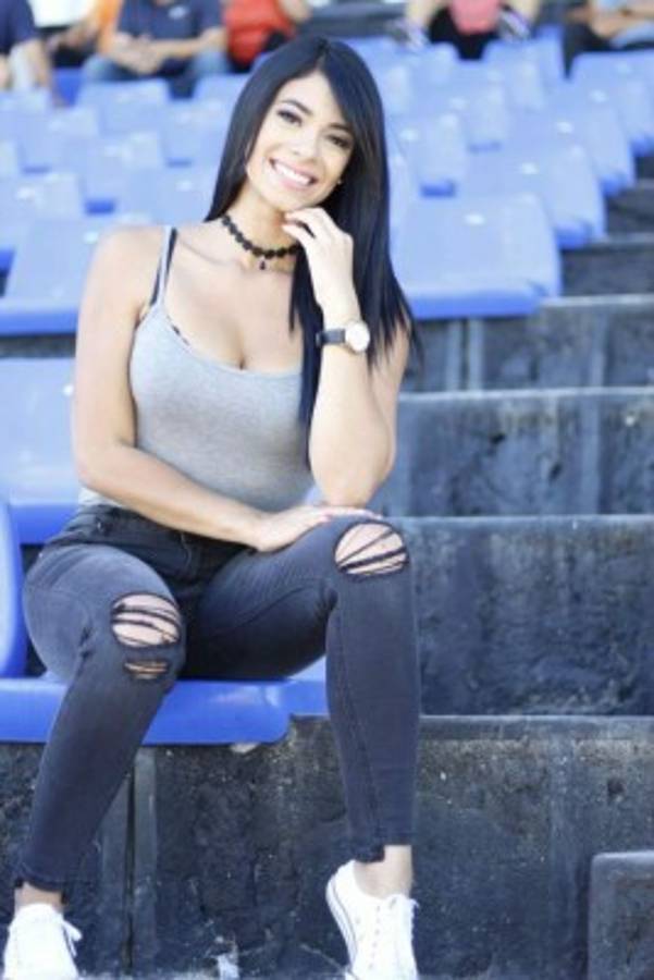 Conocé a Tuty Santamaría, la bella salvadoreña que atiza contra Primitivo Maradiaga