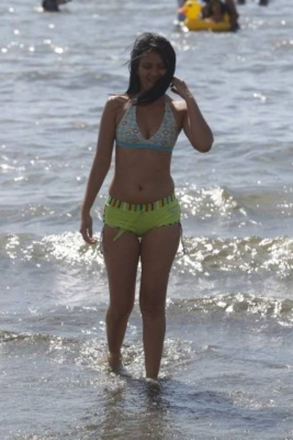 El ardiente verano 2017 en las playas de Honduras