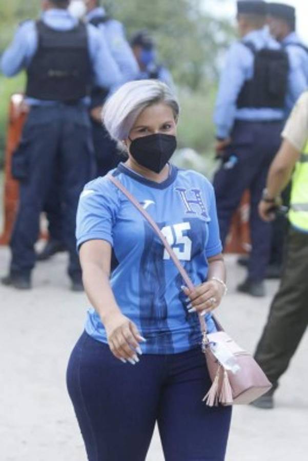 Con la familia Arriaga presente: así es el ambiente previo al Honduras-Jamaica en el estadio Olímpico