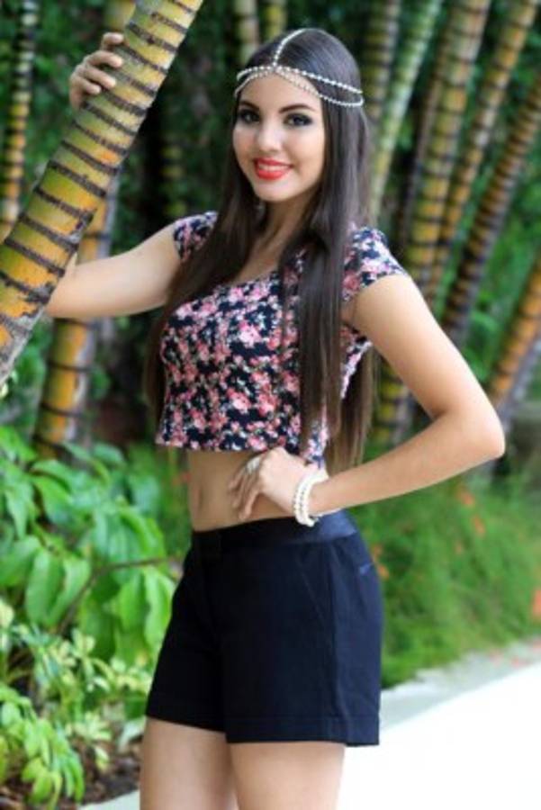 Vanessa Villars 'despierta Honduras' con su radiante belleza