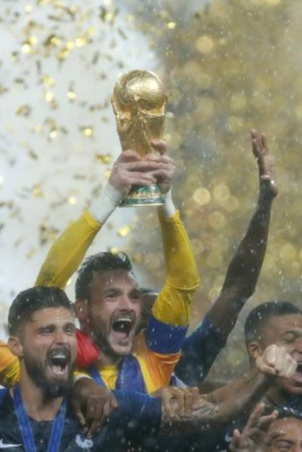 LOCURA: El beso a Mbappé, el delirio de Deschamps y la celebración de Francia