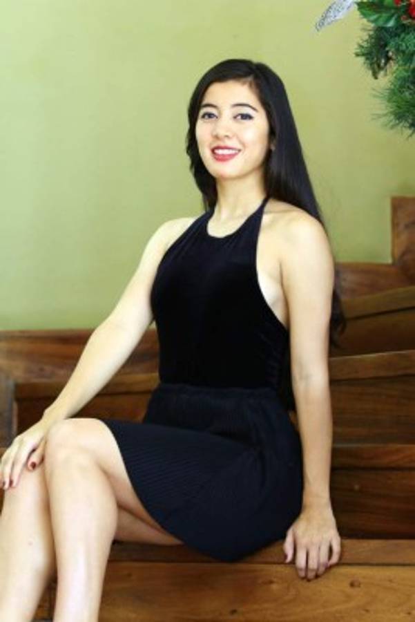 ¡BELLEZA! Así es Carolina Vaquedano, la chica que engalana 180 grados