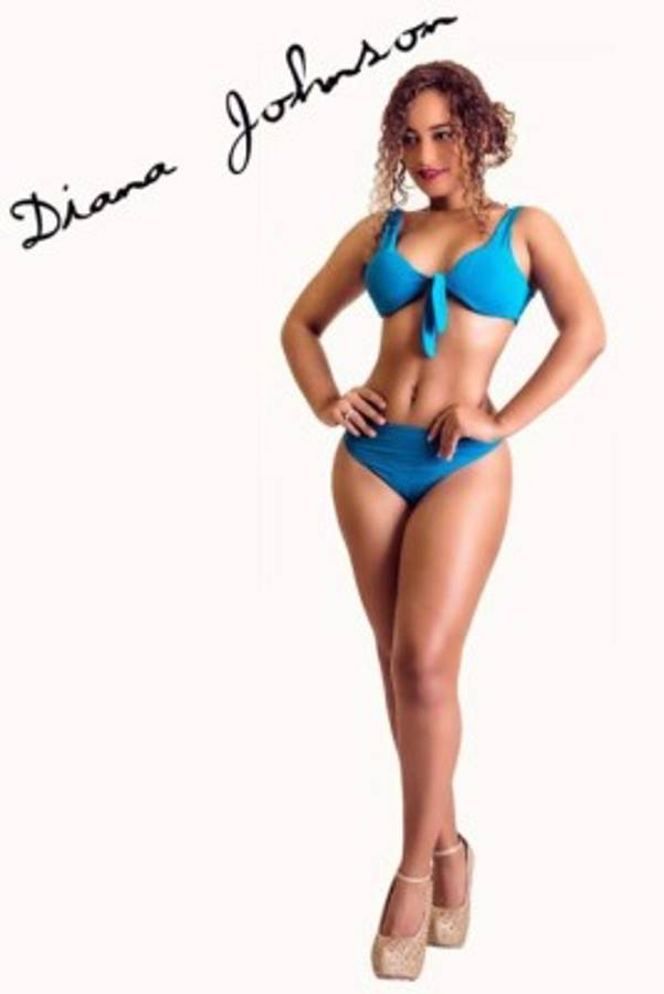 Diana Johnson, la sexi aficionada que calienta el Real España-Marathón