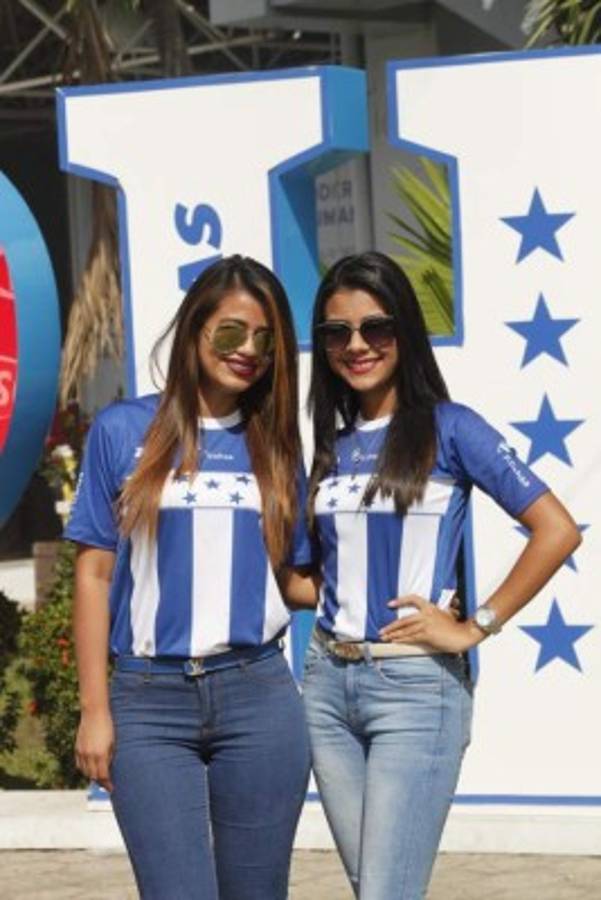 FOTOS: La belleza de Honduras no dejó sola a la Selección Nacional