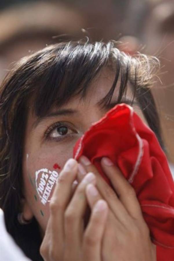 Dolorosas imágenes: Aficionados de México rompen en llanto por eliminación en Rusia