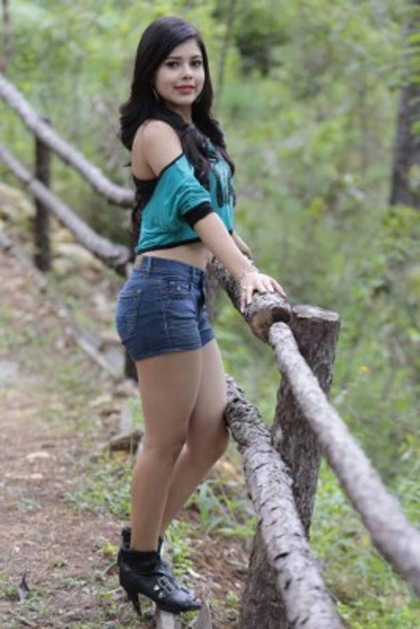 FOTOS: Ella es Allison Sánchez, la palillona que deslumbró el 15 de septiembre