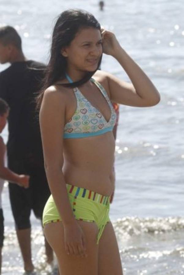 El ardiente verano 2017 en las playas de Honduras