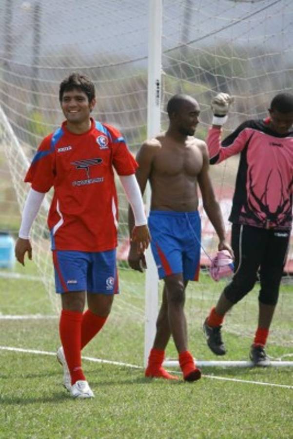 Jugadores hondureños que se retiraron jóvenes y con un futuro por delante