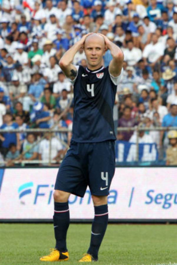 Selección de Honduras ganó a Estados Unidos 2-1