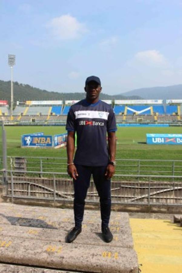 Grandes futbolistas hondureños sin suerte o alejados de la dirección técnica