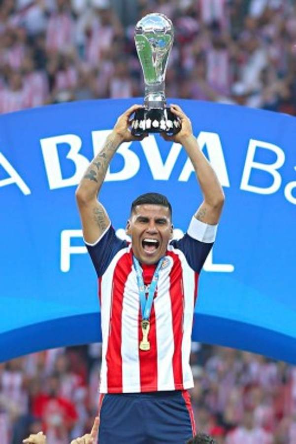 Filtran material del mexicano Carlos Salcido complaciéndose él mismo