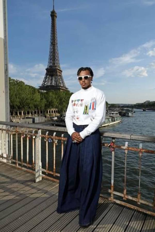 Jules Koundé causa revuelo: así son todos los excéntricos looks del futbolista de Barcelona que siempre está a la moda