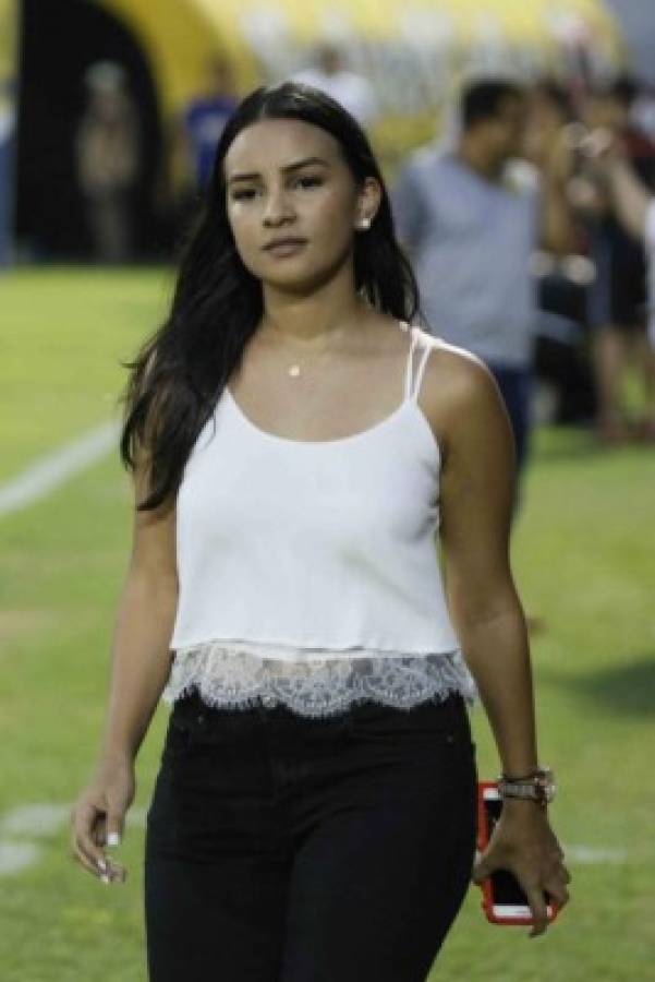 ¡Cositas! Las hermosas chicas que dejó el clásico Real España-Olimpia en el Morazán