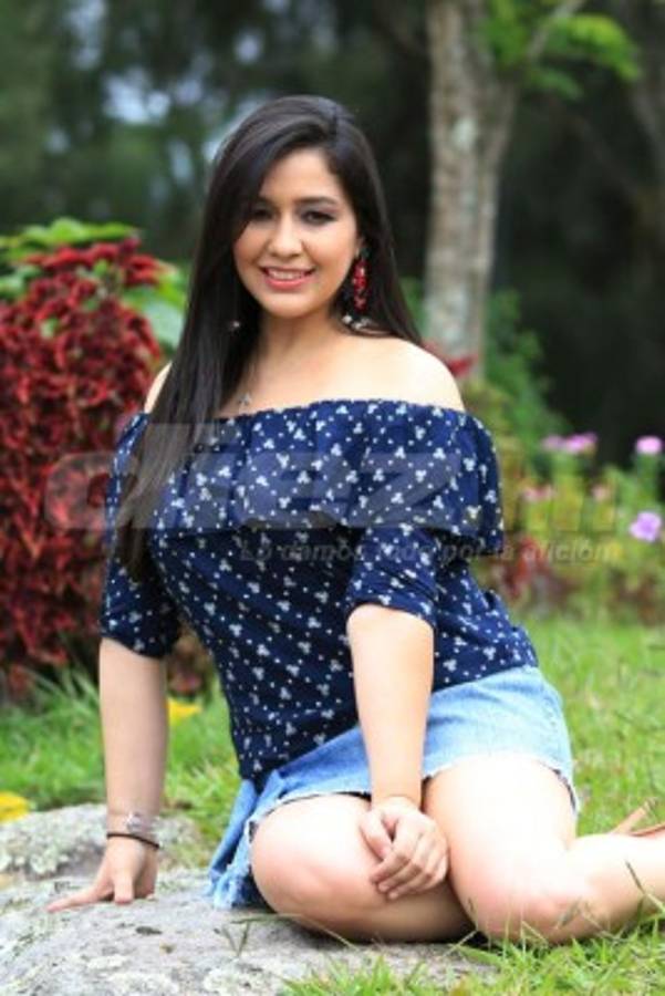 Gizelle Lanza, la sensual presentadora brasileña con corazón catracho