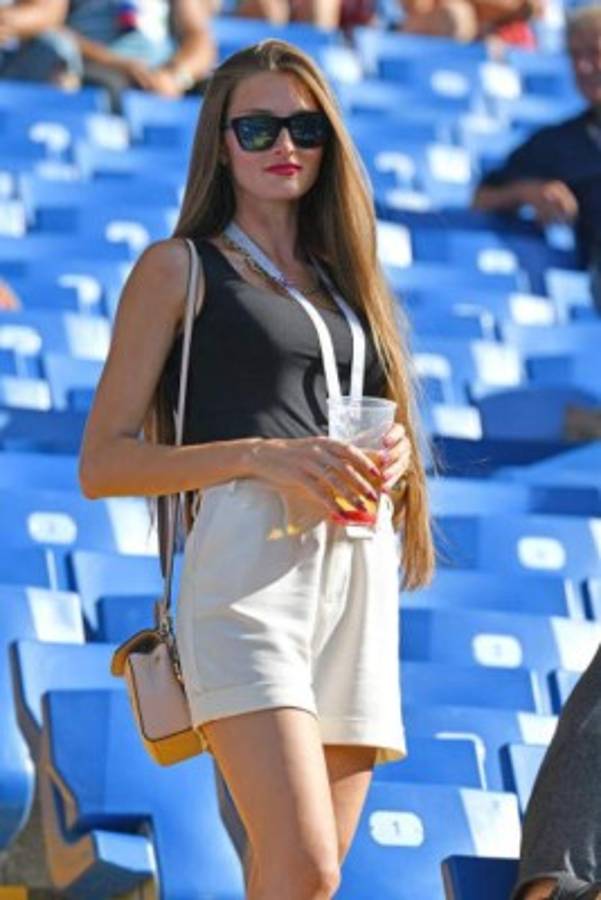 BELLEZAS: Aficionadas suecas y suizas levantaron suspiros en San Petersburgo