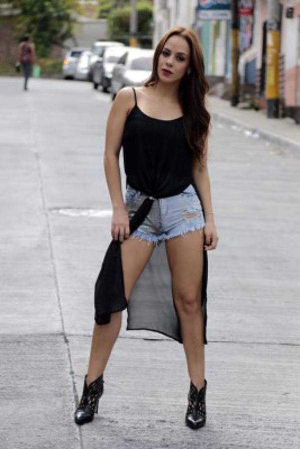 FOTOS: Así luce la bella y encantadora presentadora Paola Lazzaroni