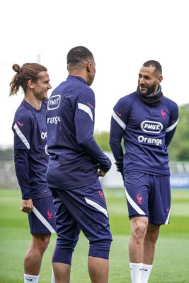 Mbappé se parte de la risa y las imágenes del brutal tridente que ponen a temblar a la Euro