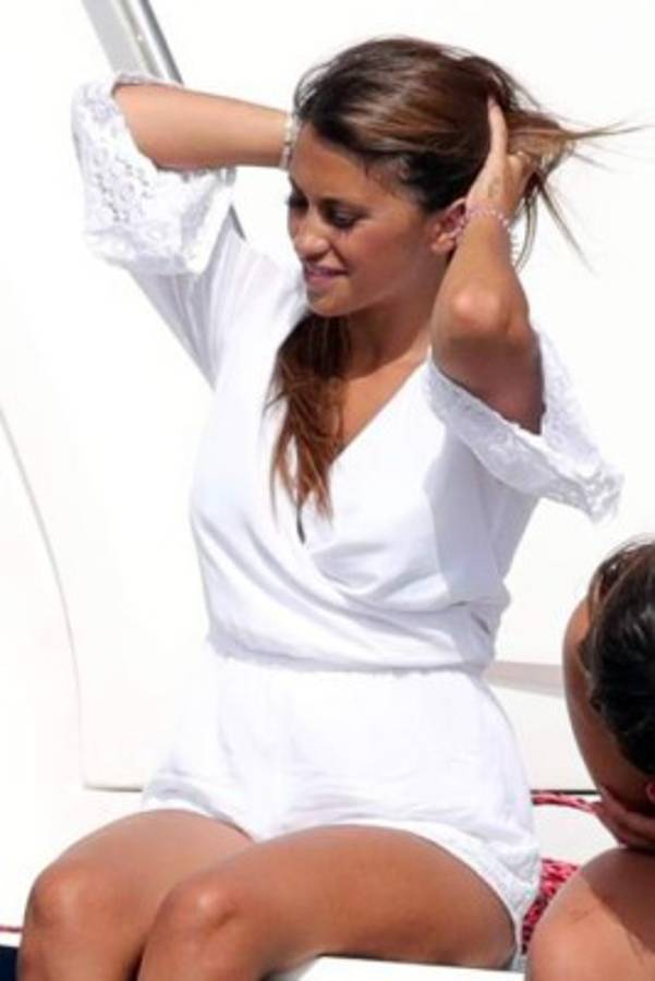 Nuevas fotos: Messi sigue disfrutando en Ibiza con Antonella Roccuzzo