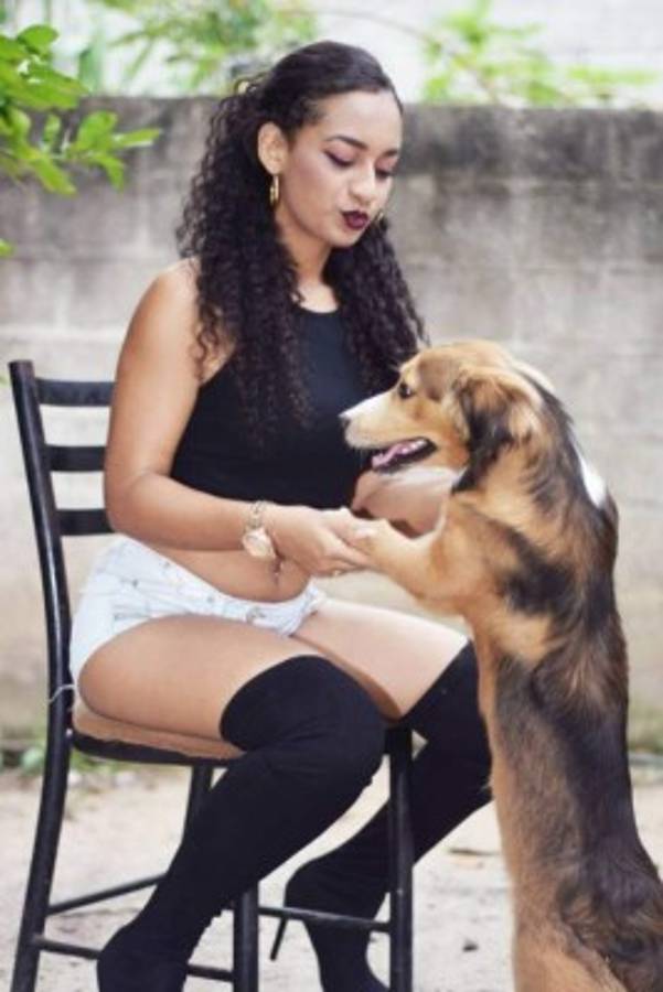 Ella es Diana Johnson, la bella colocha que engalana los juegos de Liga Nacional