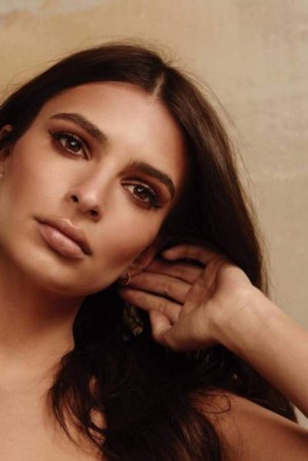 Emily Ratajkowski, la exfutbolista que incendió las redes con fotos desnuda