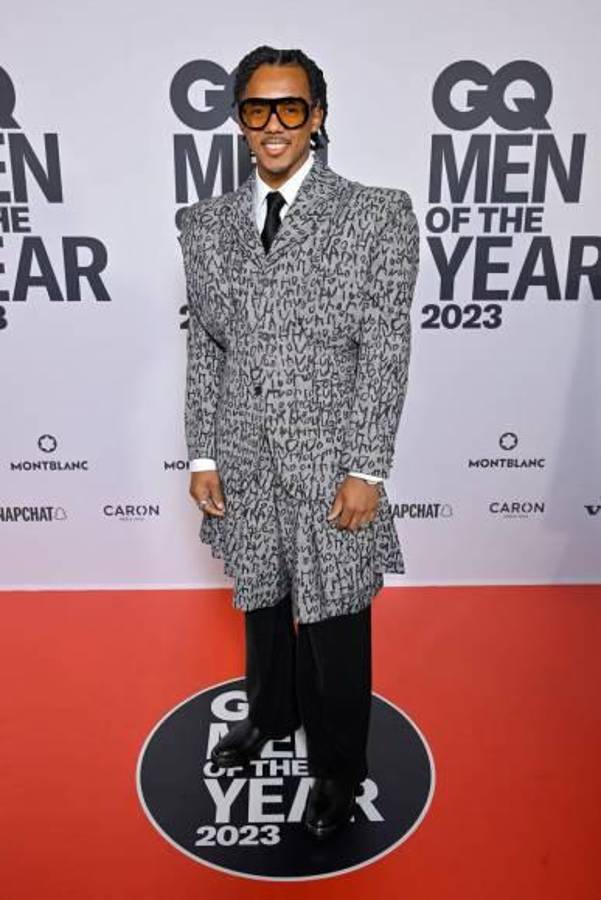 Jules Koundé causa revuelo: así son todos los excéntricos looks del futbolista de Barcelona que siempre está a la moda