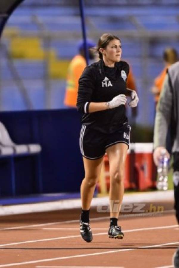 Las chicas, el gato negro y el ambientazo para alentar al Olimpia ante Seattle Sounders