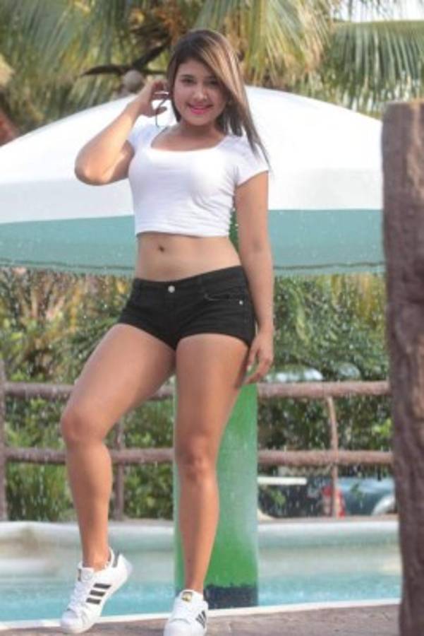 FOTOS: Así es Jeimi, la sexy aficionada de Marathón que enamora en los estadios