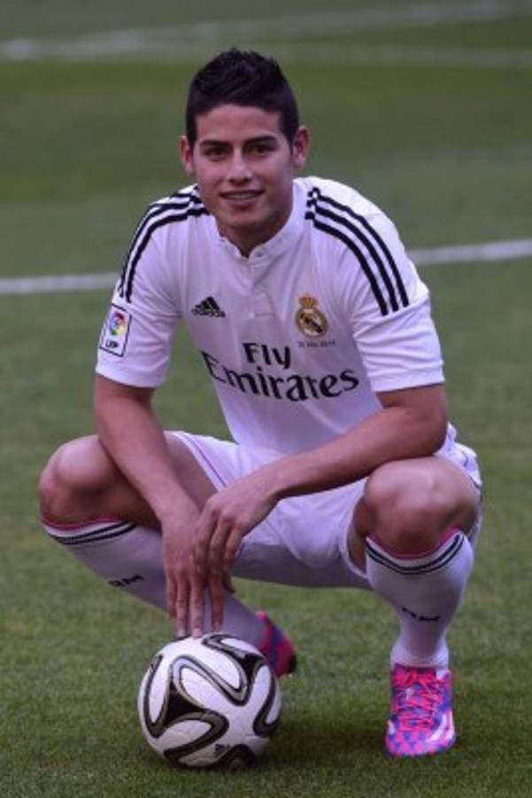 James Rodríguez fue presentado por Real Madrid ante 20 mil aficionados.