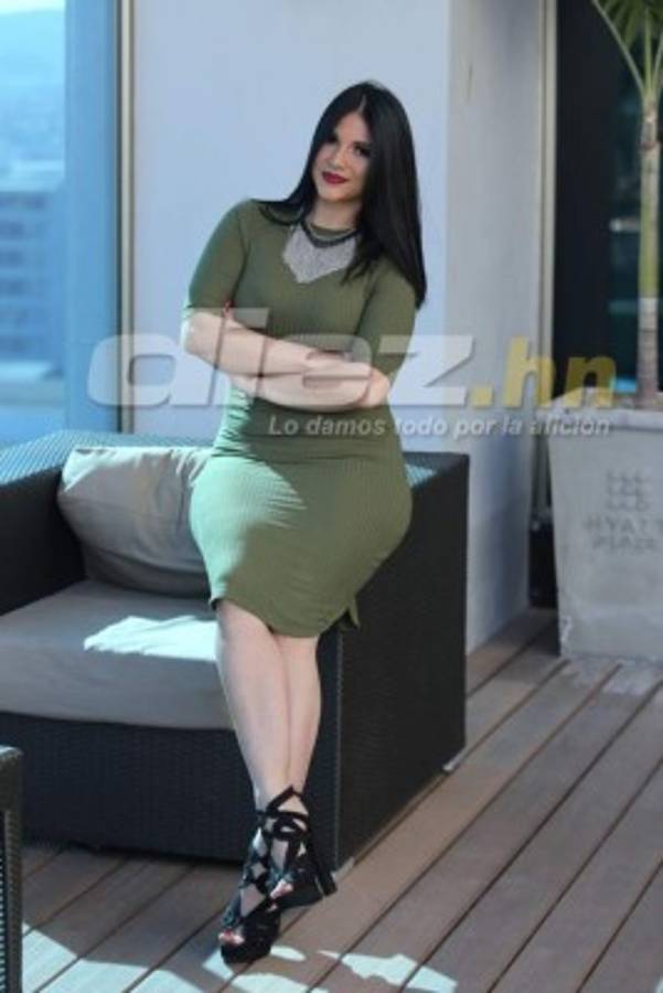 Stefany Galeano, la sexy presentadora de TV que sigue cautivando