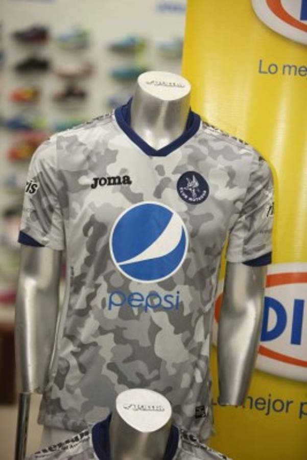 Diunsa presenta la nueva indumentaria del Motagua