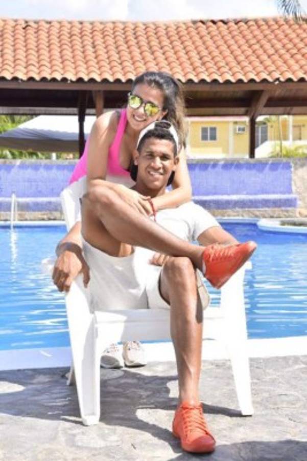 Ella es María José, la futura esposa del cubano del Marathón Yaudel Lahera