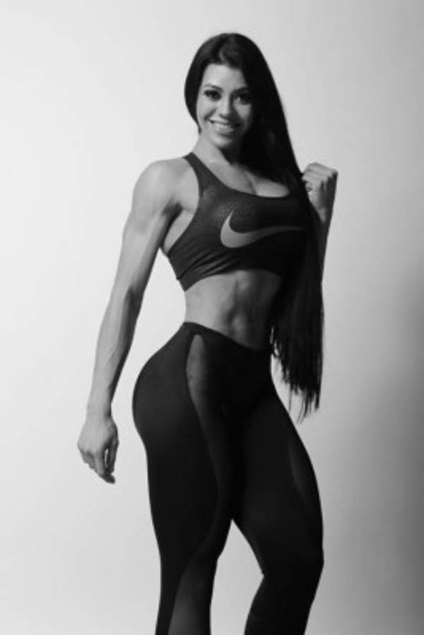 ¡RADIANTE! Así es Francia Hernández, la mexicana que se quitó el busto por su madre