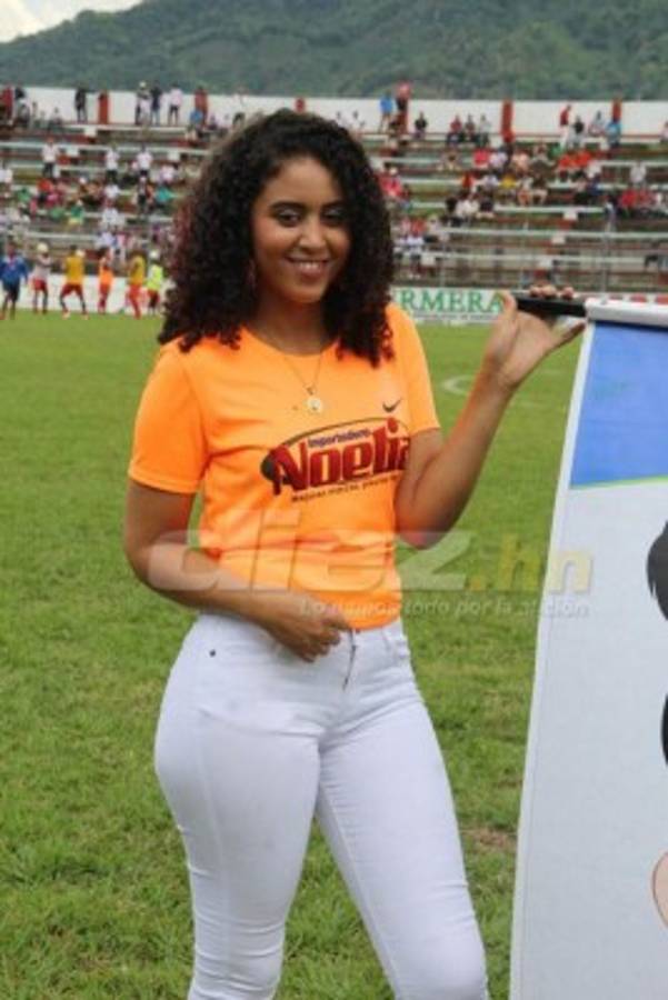 El emotivo festejo de Pedro Troglio, Firulais en la cancha y la fiesta blanca en Tocoa