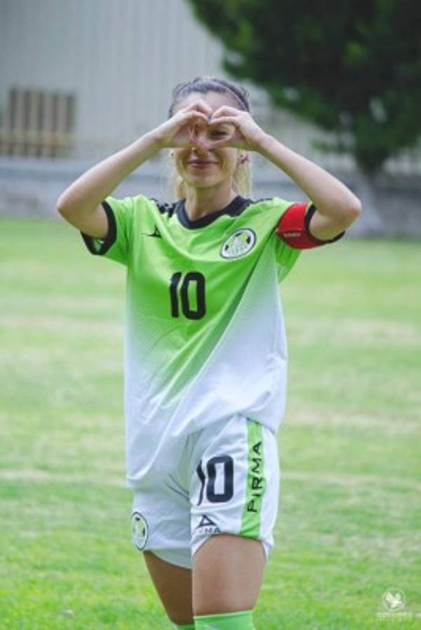 Así es Karla Padilla, la preciosa futbolista y licenciada en fisioterapia que enamora en México