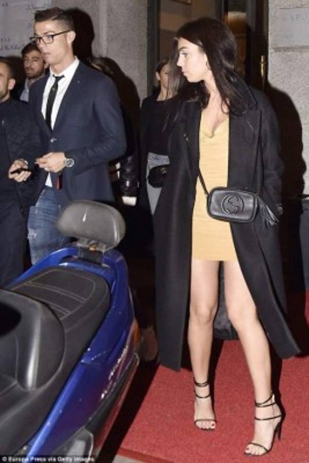 Las últimas fotografías de Cristiano con su novia ¡se la come a besos!